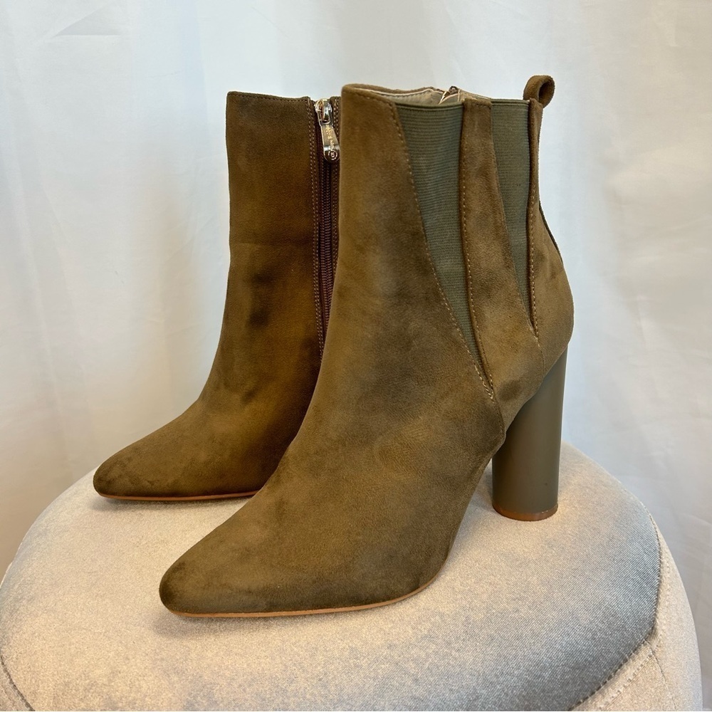 Cape Robbin olive green suede ankle boots Sz 8.5 - Picture 2 of 8